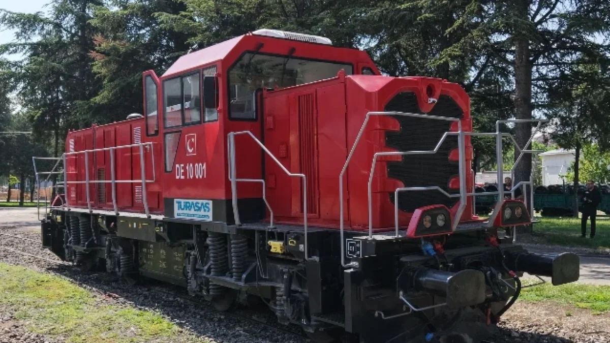 Yerli lokomotif ihracata hazırlanıyor: Türk mühendisliği ürünü dizel motor uluslararası pazara açıldı Yerli lokomotif ihracata hazırlanıyor: Türk mühendisliği ürünü dizel motor uluslararası pazara açıldı